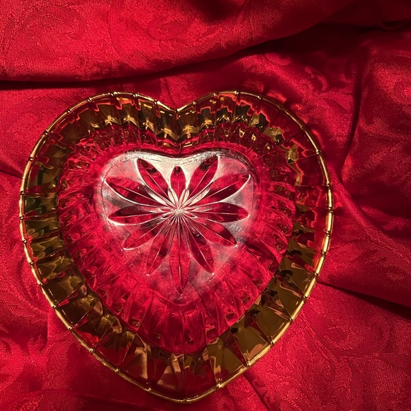 Crystal Clear Heart dish. Genuine Hand Cut Lead Crystal Heart with 1” gold   7”/ - Picture 4 of 4